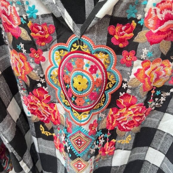 Savanna Jane M Women's Black & White Plaid Embroidered Floral Boho Top - Picture 5 of 7